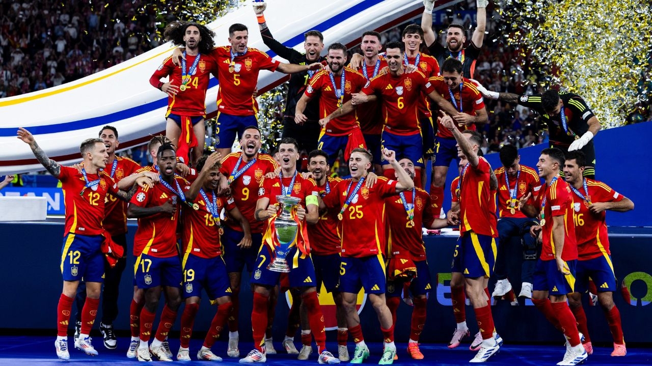 Espanha conta com gol decisivo de Oyarzabal e conquista o tetra da Eurocopa de forma invicta