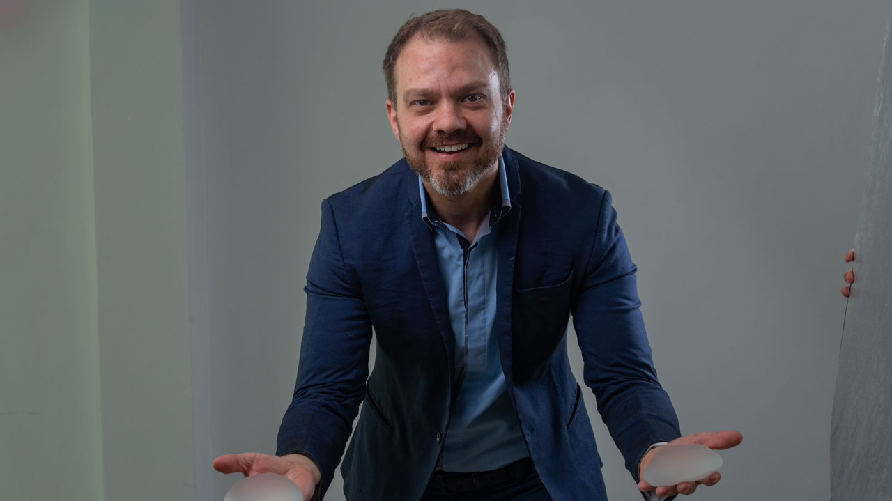 Dr. Valderi Vieira torna-se figura de destaque em cirurgia plástica