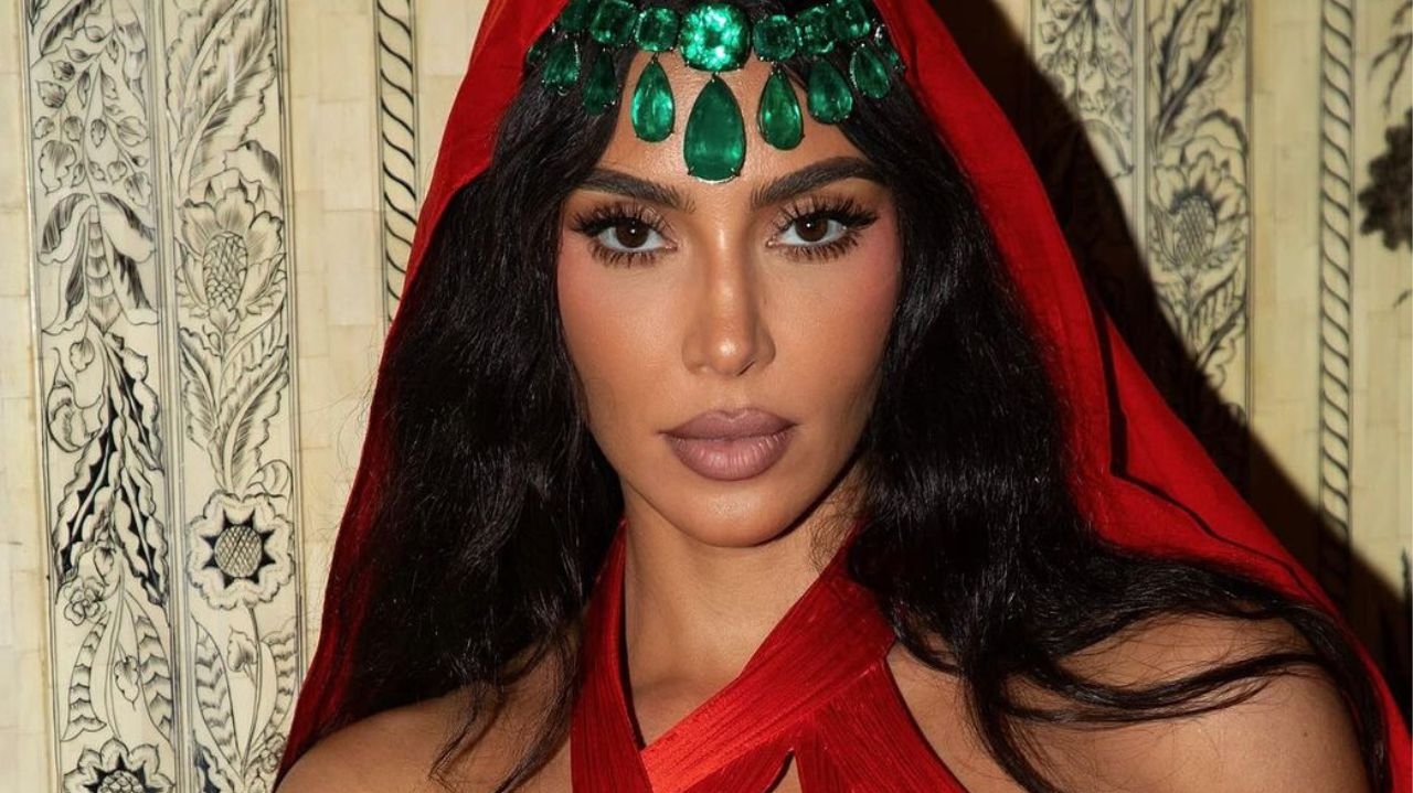 Kim Kardashian brilha na 3° noite de casamento bilionário