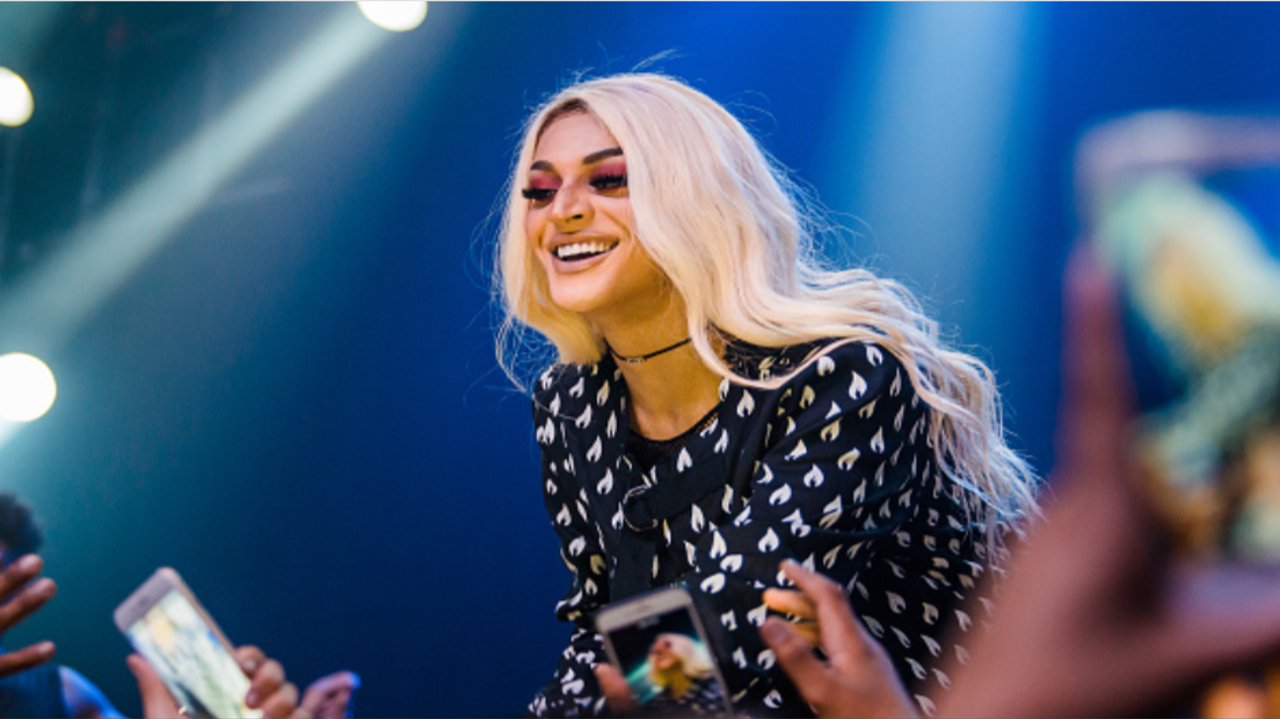 Pabllo Vittar impressiona ao chegar em Spotify Global com “Alibi” em 16ª posição