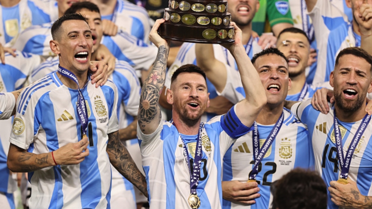 Messi se torna o atleta de futebol com mais títulos conquistados