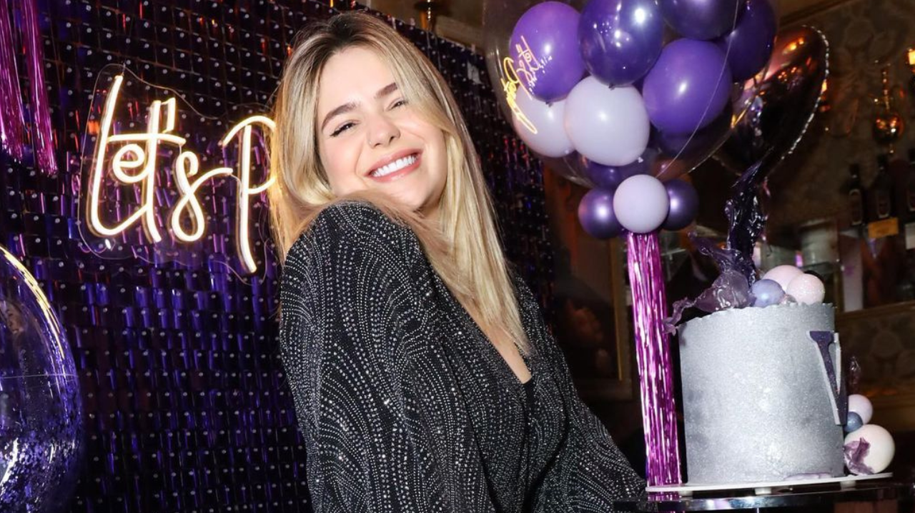 Viih Tube é fotografada no aeroporto de São Paulo mostrando sua barriga de 5 meses