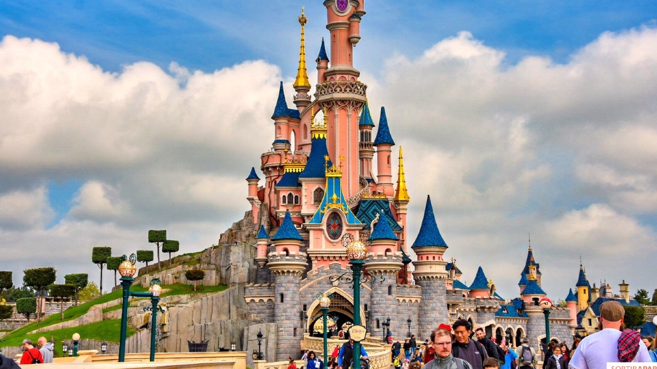 Coperni divulga desfile da Semana da Moda na Disney Paris