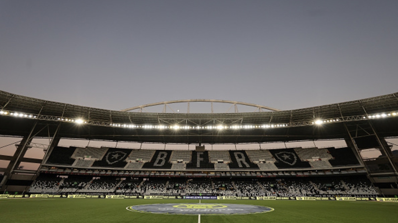 Botafogo e Palmeiras duelam pela liderança do Campeonato Brasileiro