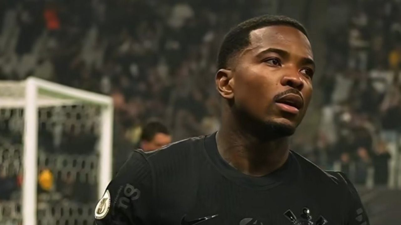 Jogador Cacá leva multa do Corinthians após ofender jornalistas