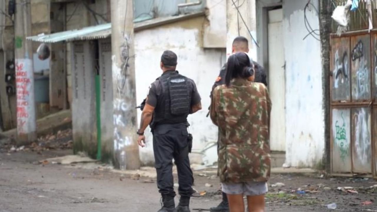 Governo do Rio de Janeiro realiza megaoperação policial em 14 comunidades