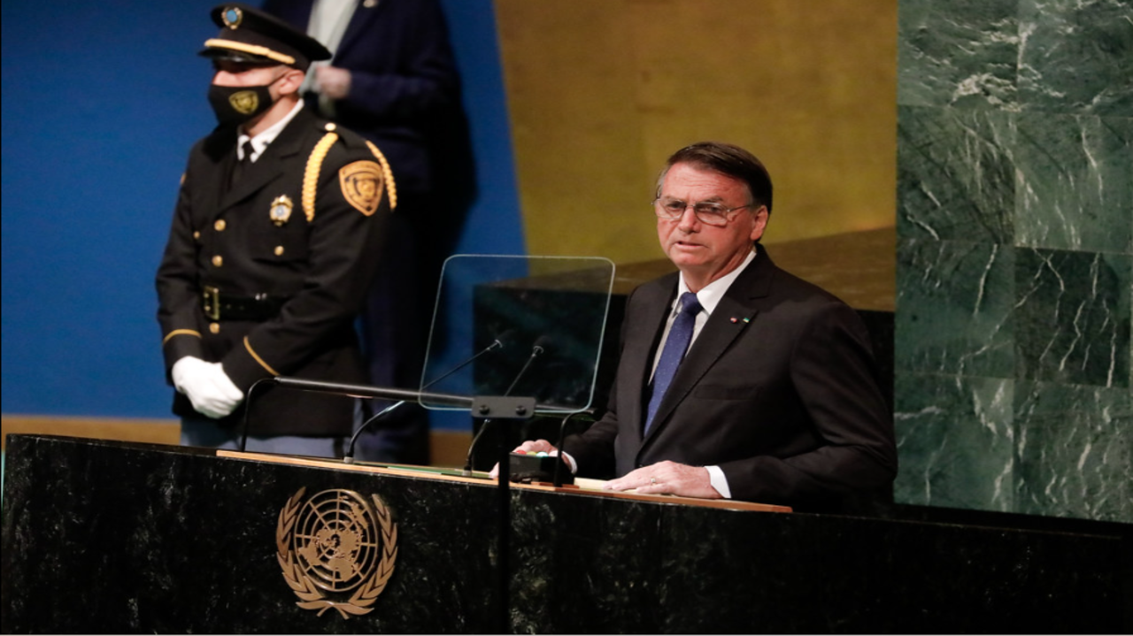 Autoridades dos EUA afirma não ter registros de que Bolsonaro apresentou comprovante de vacina