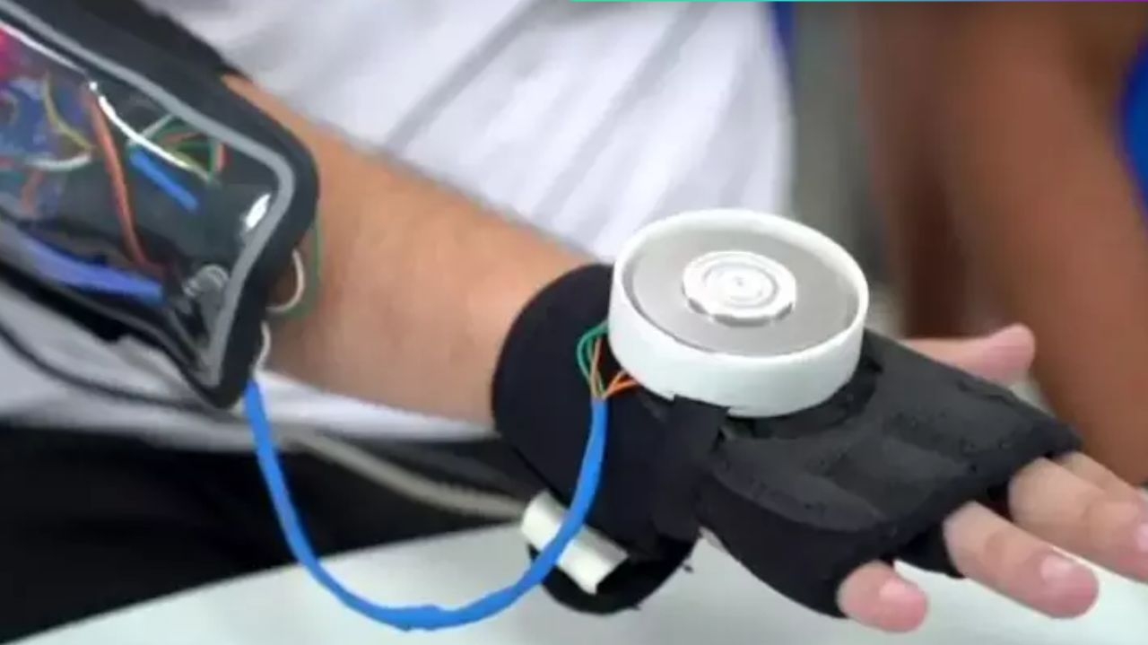 Estudantes criam tecnologia para reduzir tremores em pacientes com Parkinson