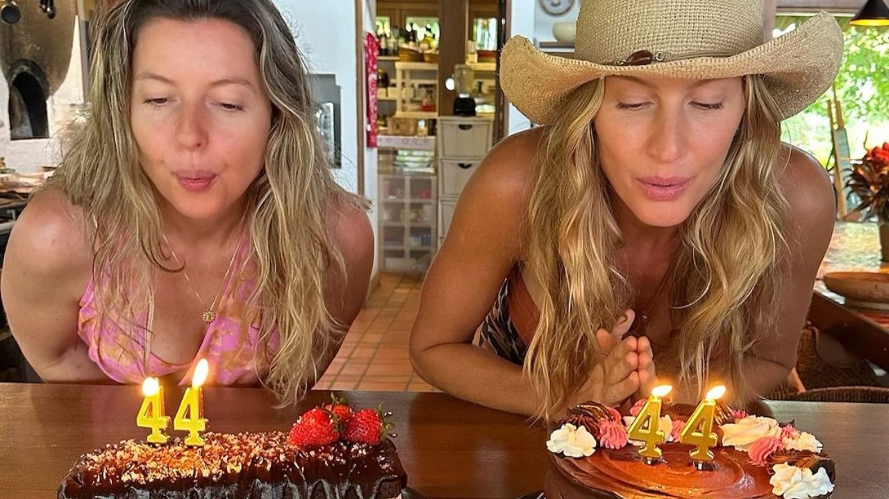 Gisele Bündchen celebra aniversário de 44 anos ao lado de irmã gêmea