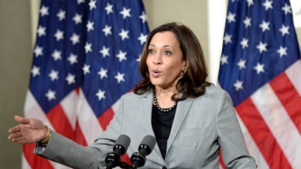 Pesquisas eleitorais: Kamala Harris enfrenta Trump após desistência de Biden