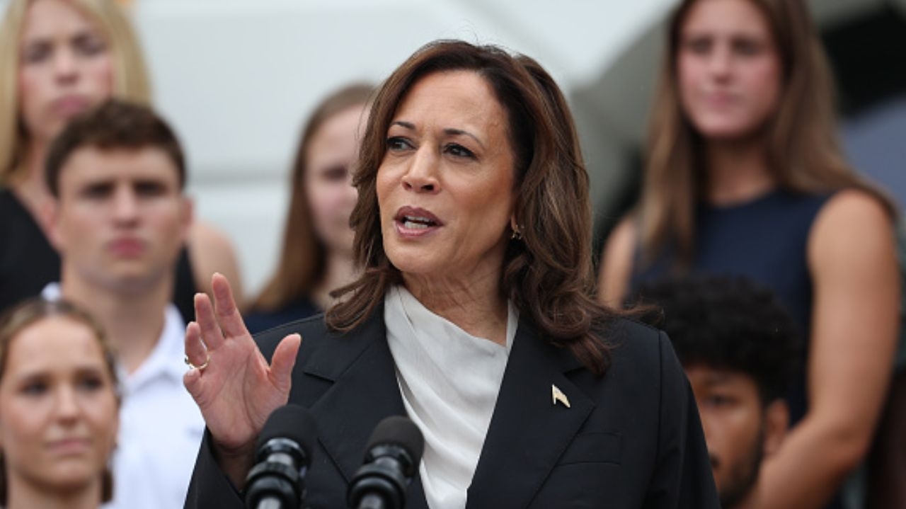 Confira o significado por trás dos looks de Kamala Harris
