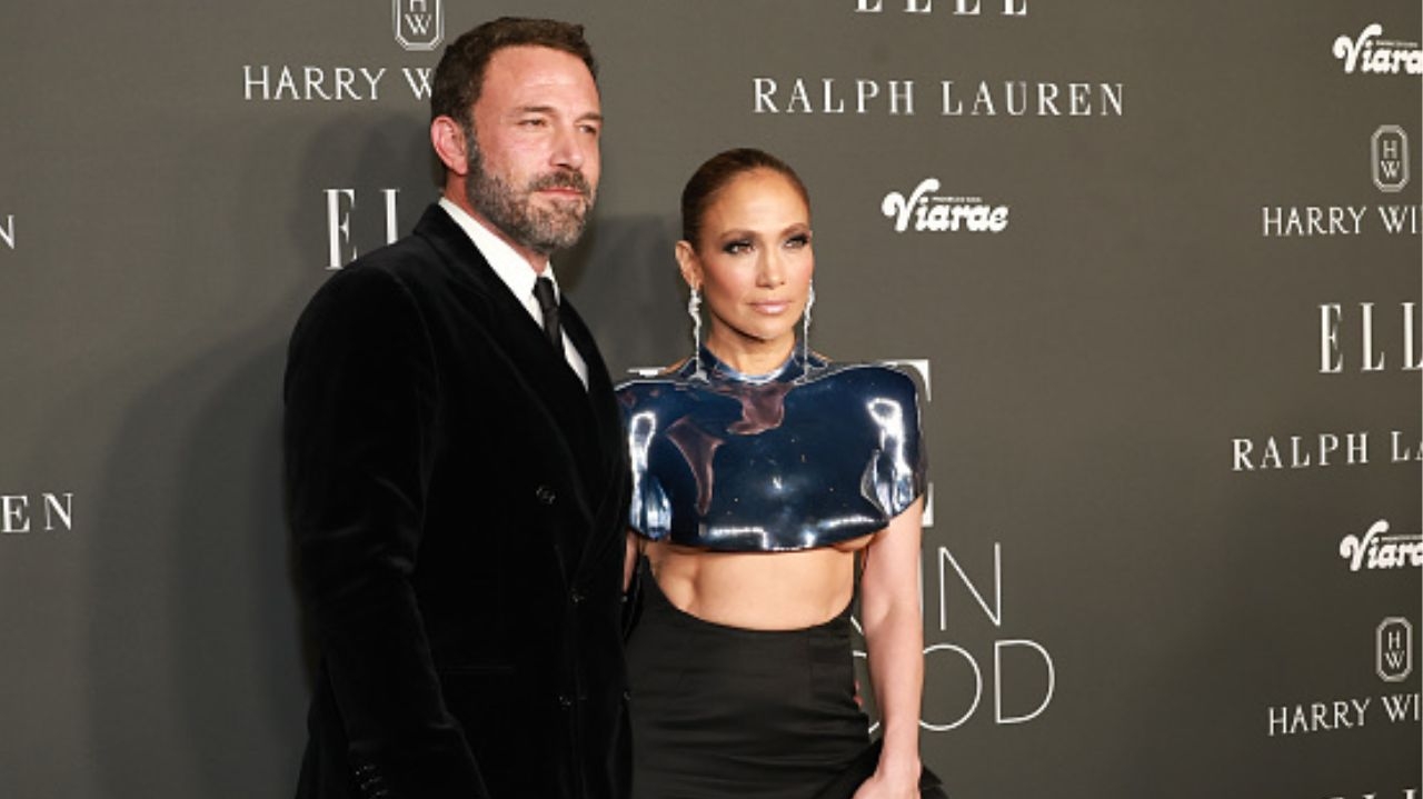 Jennifer Lopez aparece com aliança após a ausência de Ben Affleck no aniversário