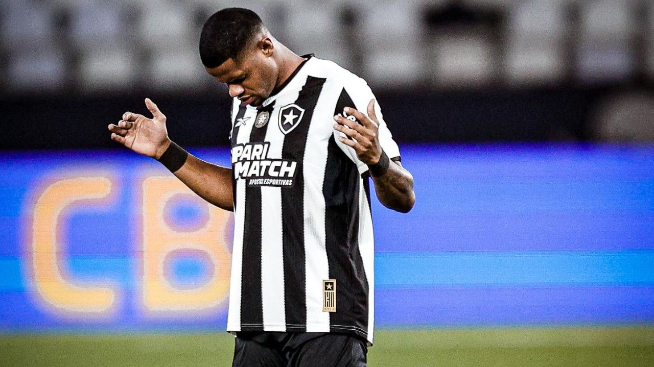 Júnior Santos tem lesão séria e está fora por tempo indeterminado