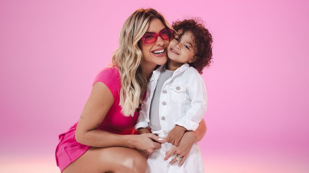 Lore Improta enfrenta desafio para encorajar filha a se vacinar e compartilha experiência na web