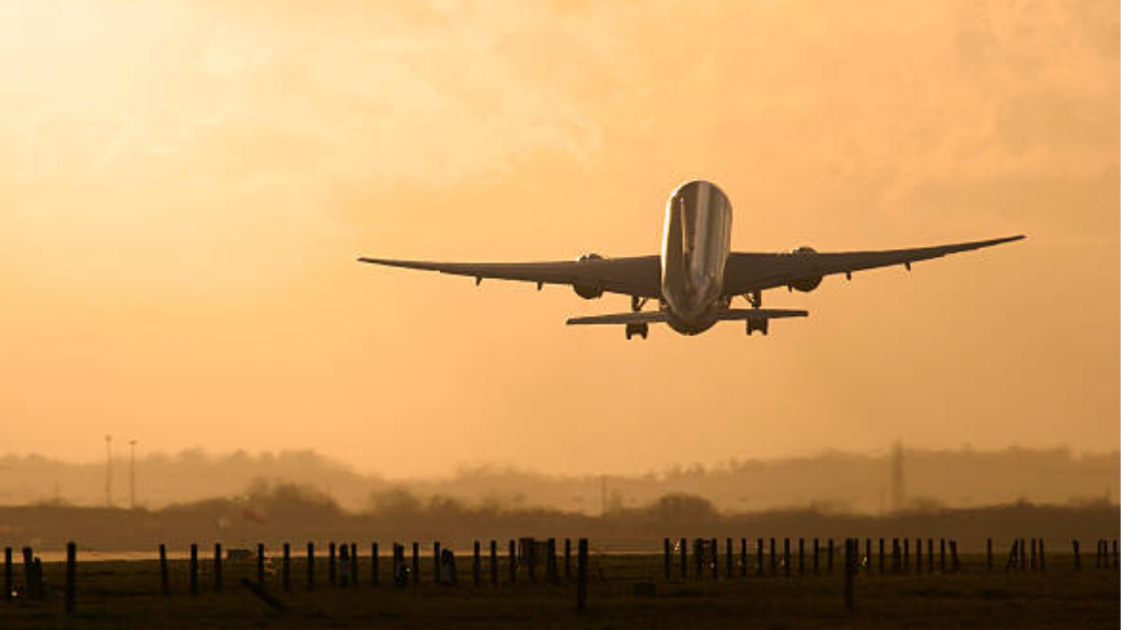 Passagens aéreas a R$200: governo lança primeira fase do Programa Voa Brasil