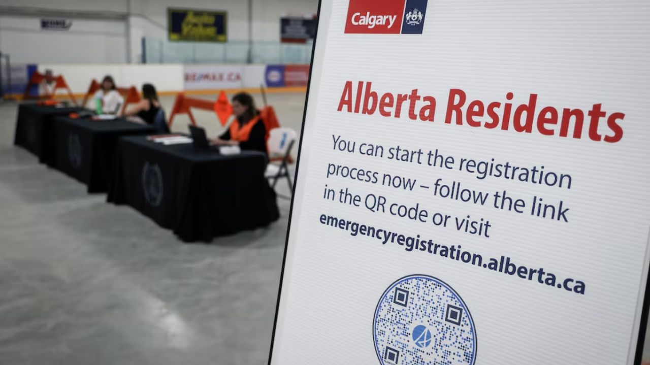 Incêndios florestais levam a retirada de 25 mil pessoas de parque nacional no Canadá