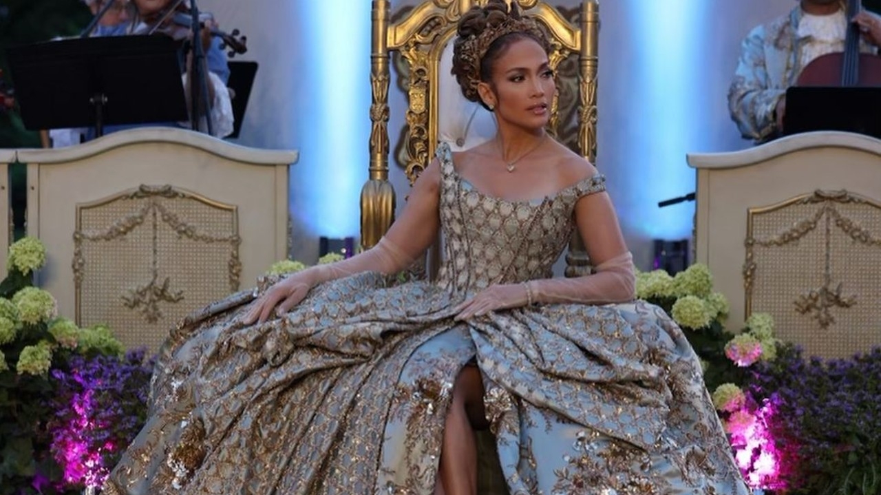 Jennifer Lopez celebra aniversário com tema inspirado em “Bridgerton”