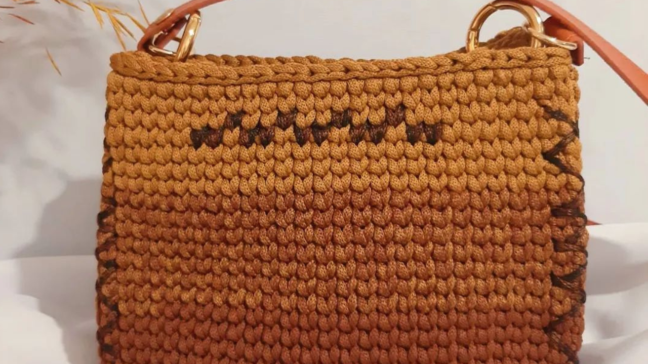 Bolsa de crochê volta a ser tendência em vários lugares do mundo