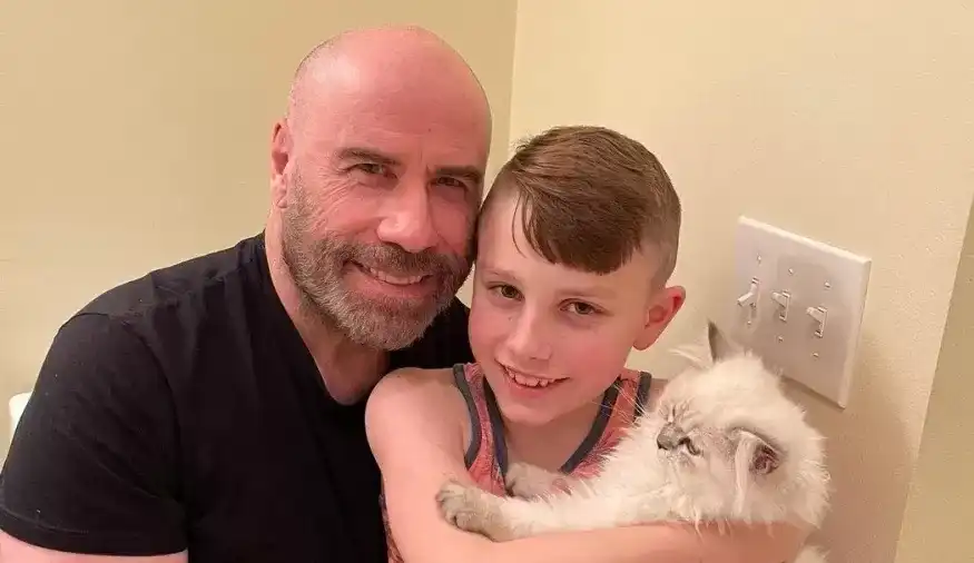 John Travolta abre o jogo sobre conversa com o filho após morte da esposa