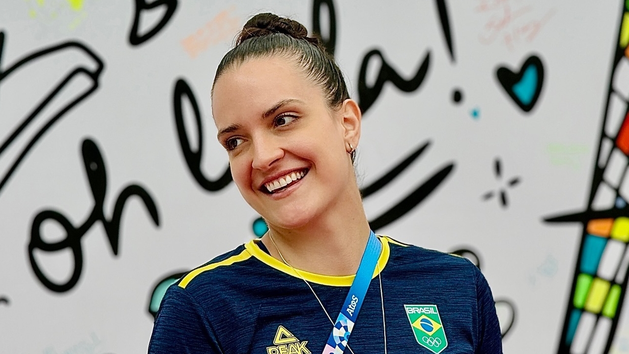 Gabriela Moreschi, goleira de handebol da Seleção, chama atenção da mídia internacional