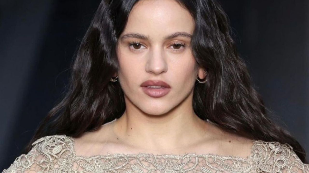 Rosalía brilha em seu primeiro red carpet como embaixadora da Dior