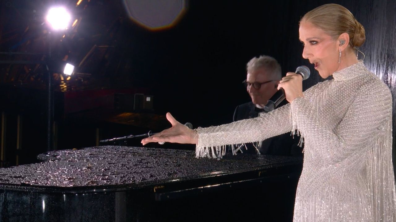 Céline Dion se apresenta na abertura dos Jogos Olímpicos