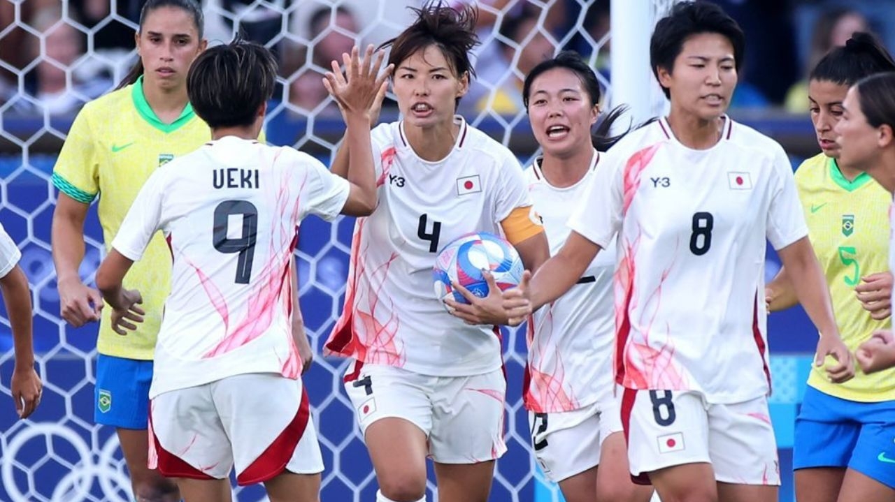 Brasil perde de virada para o Japão no futebol feminino e vê classificação ameaçada