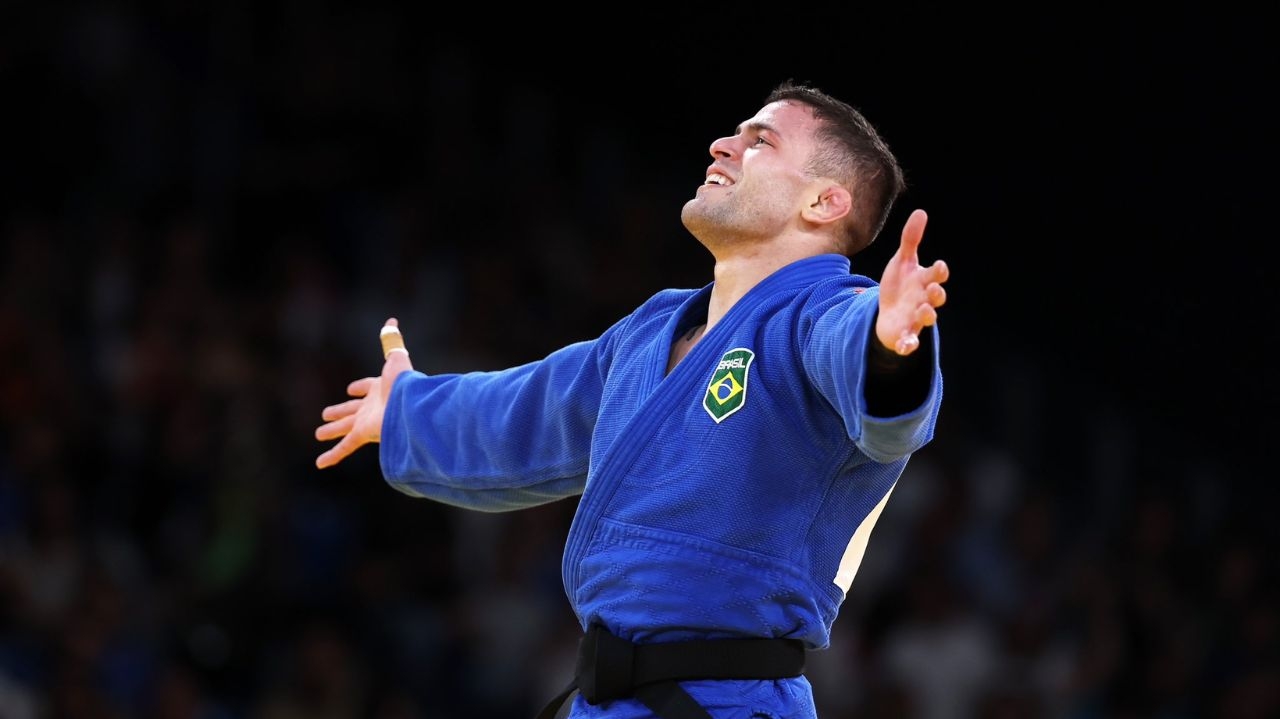 Willian Lima conquista a prata para o Brasil no judô