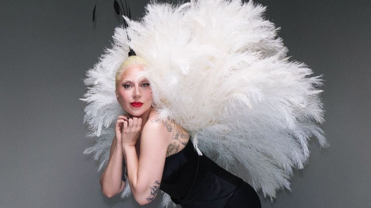 Lady Gaga apresenta prévia de LG7 aos fãs em Paris