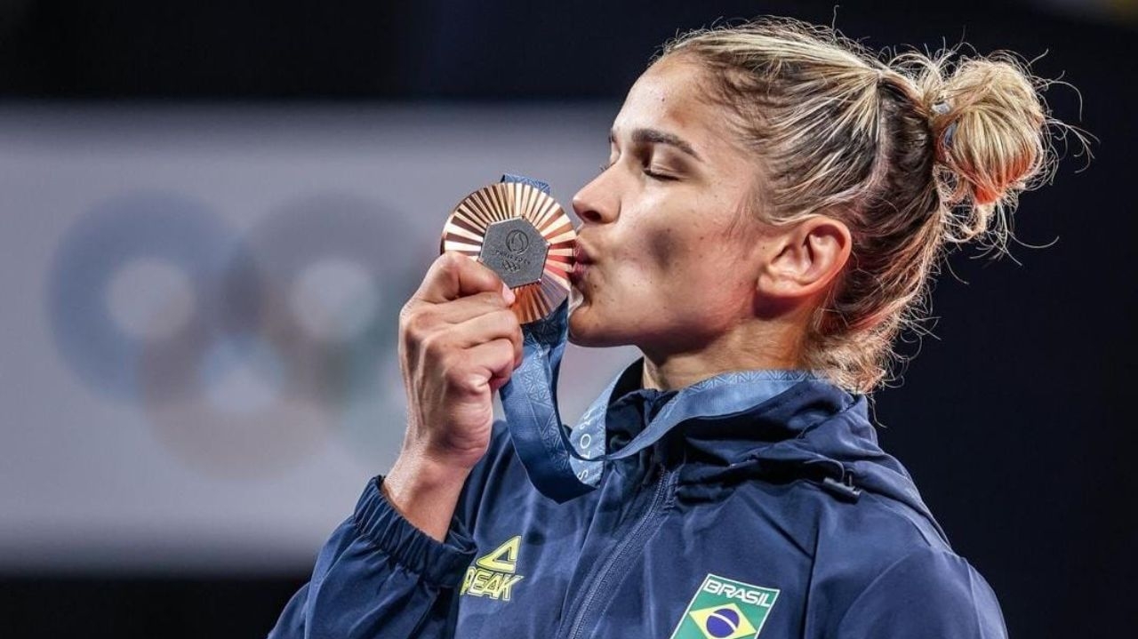 Larissa Pimenta é bronze no judô em Paris