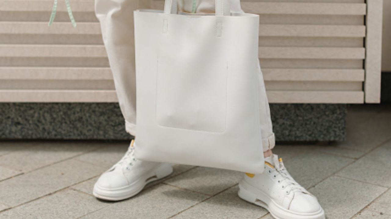 Modos de usar o tote bag nos looks diários sem perder o estilo