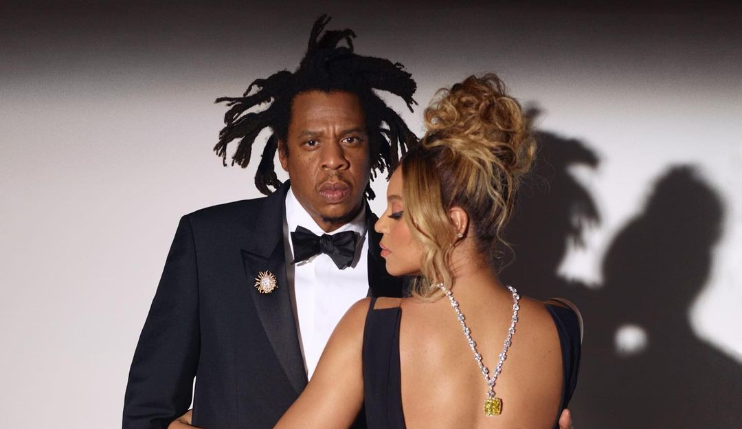 Beyoncé ostenta colar avaliado em R$161 milhões de reais