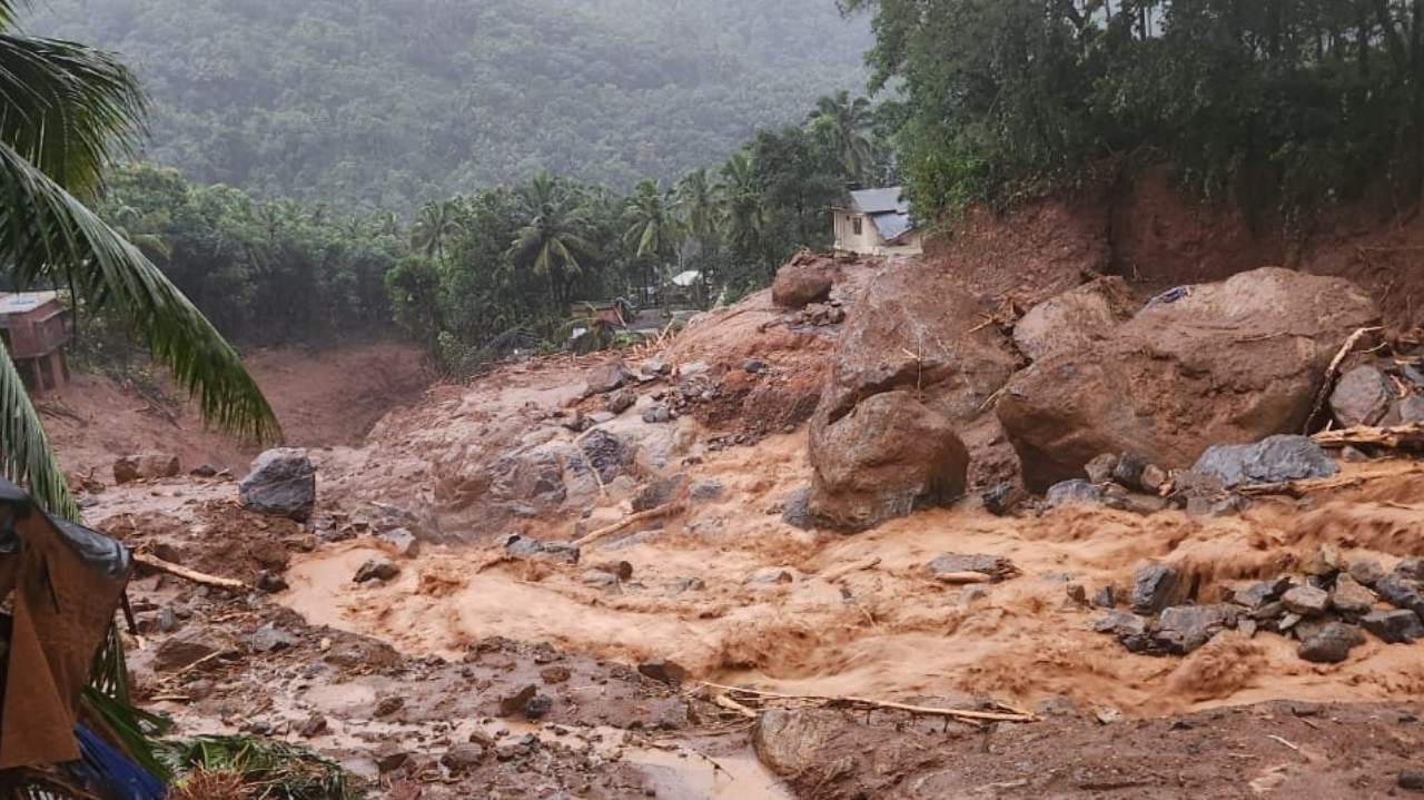 Deslizamentos de terra na Índia deixam 107 mortos e dezenas de desaparecidos