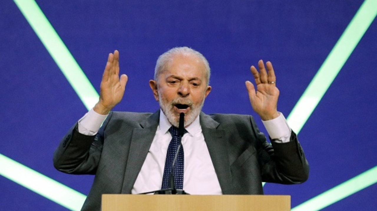 Lula afirma que está tentando baixar o valor da conta de luz para os mais pobres