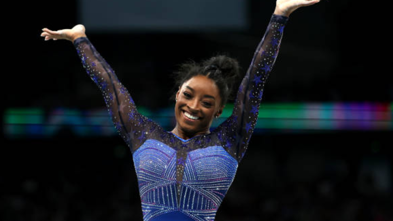 Simone Biles expressa torcida por Rebeca Andrade e ginasta recorda gesto marcante