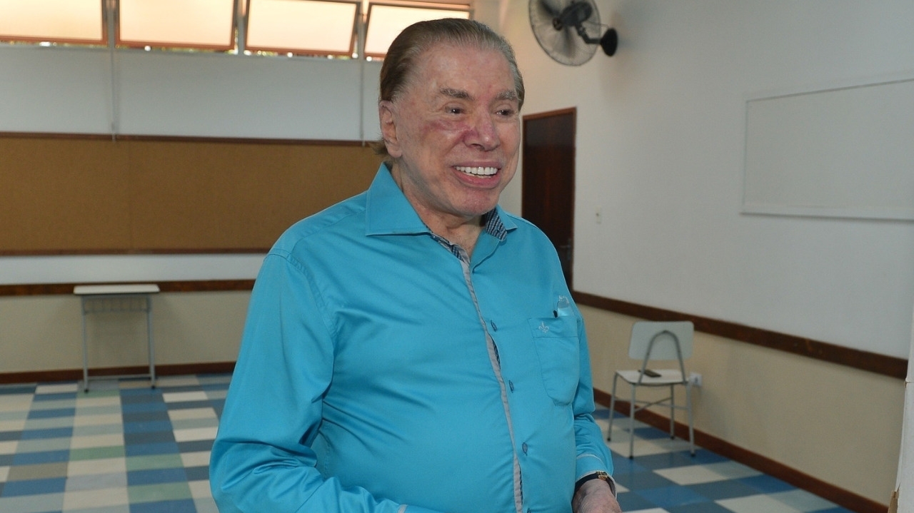 Silvio Santos volta a ser internado no Albert Einstein para exames