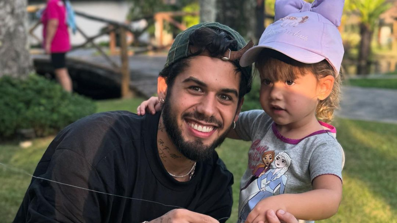 Zé Felipe salva filha mais nova de afogamento e revela susto