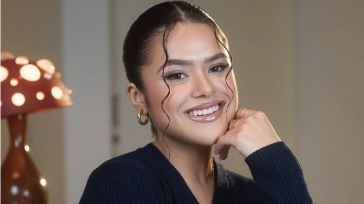 Maisa Silva destaca-se em cerimônia com vestido da marca de Sasha Meneghel