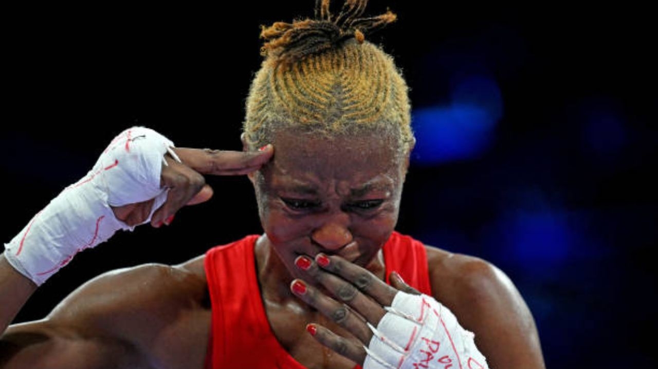 Boxeadora da República Democrática do Congo protesta contra a violência no país