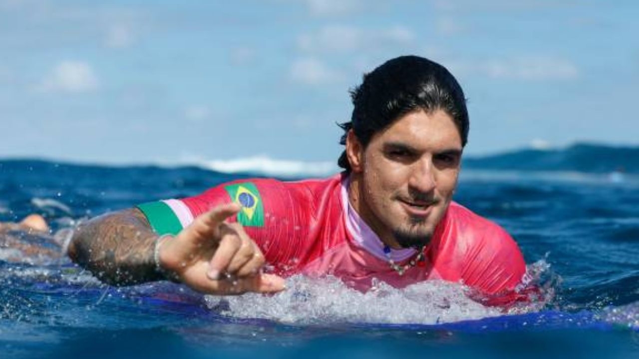 Gabriel Medina avança para as semifinais do surfe olímpico