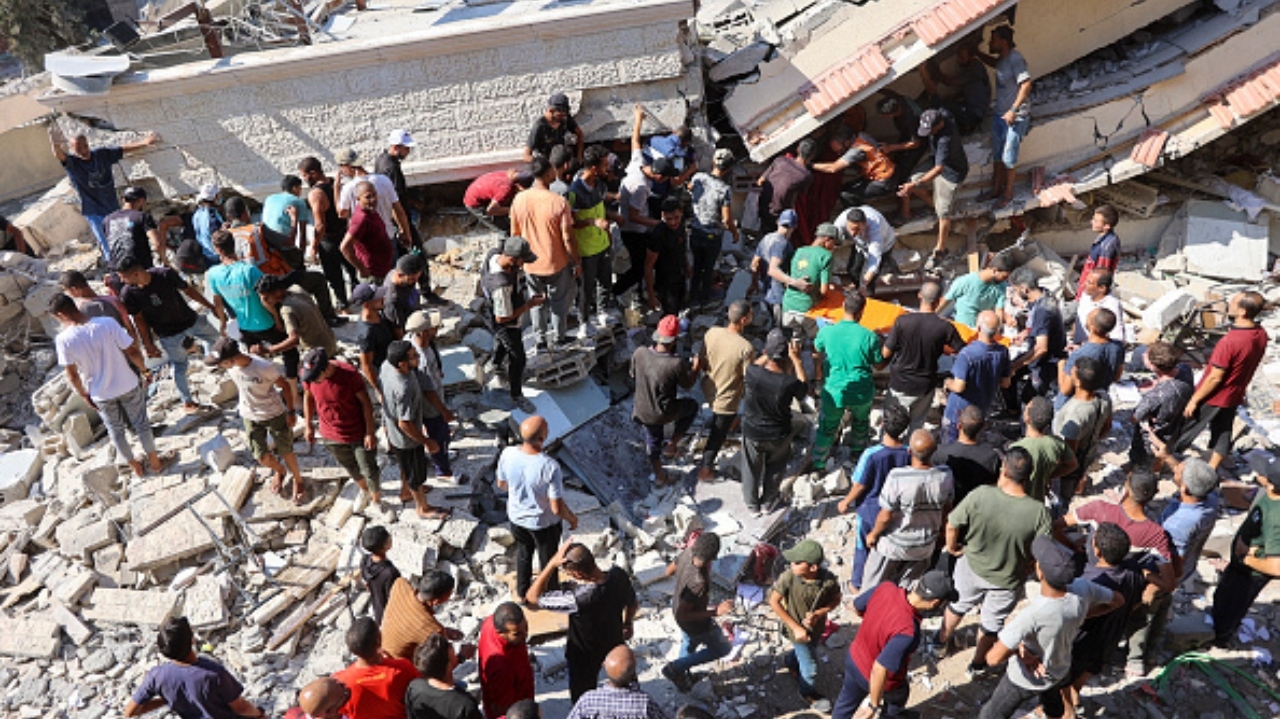 Israel bombardeia escolas e deixa pelo menos 30 pessoas mortas