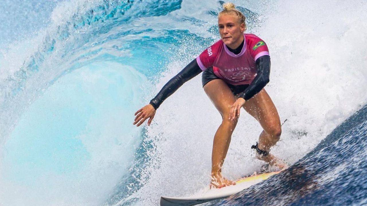 Conheça Tatiana Weston-Webb, medalhista de prata do surfe brasileiro