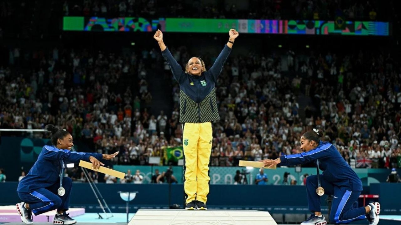 Rebeca Andrade revela que Simone Biles perguntou sobre como seria sua última série
