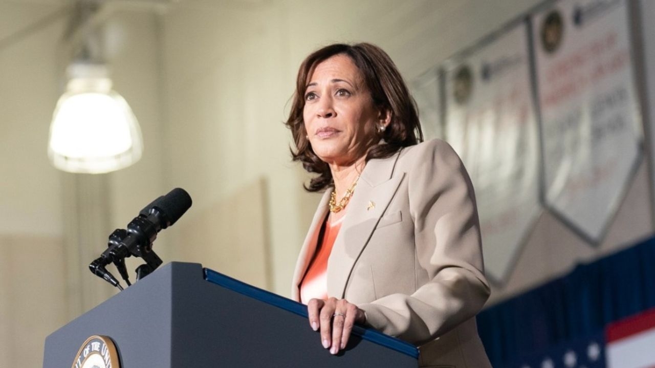 Homem é preso por ameaçar Kamala Harris nas redes sociais