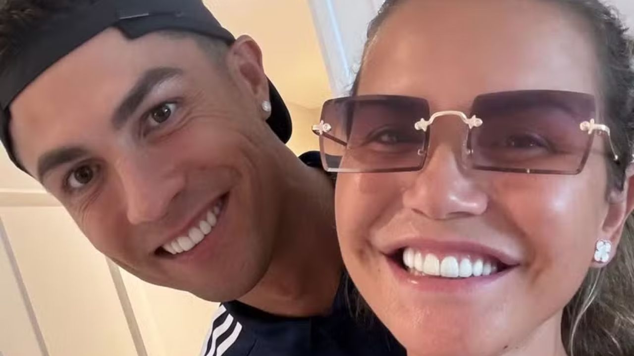 Cristiano Ronaldo é flagrado em foto rara ao lado da família