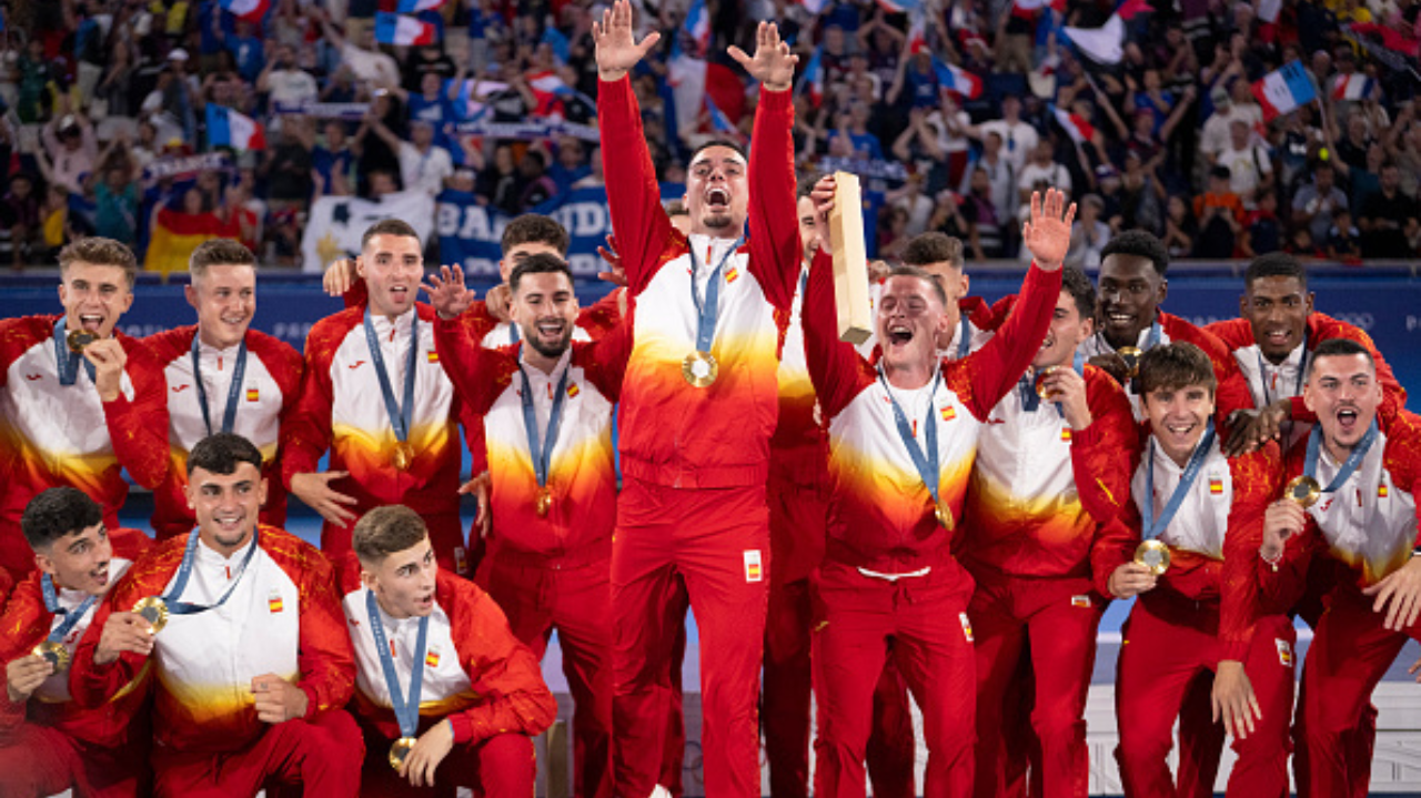 Espanha é ouro na final olímpica ao vencer França no futebol masculino