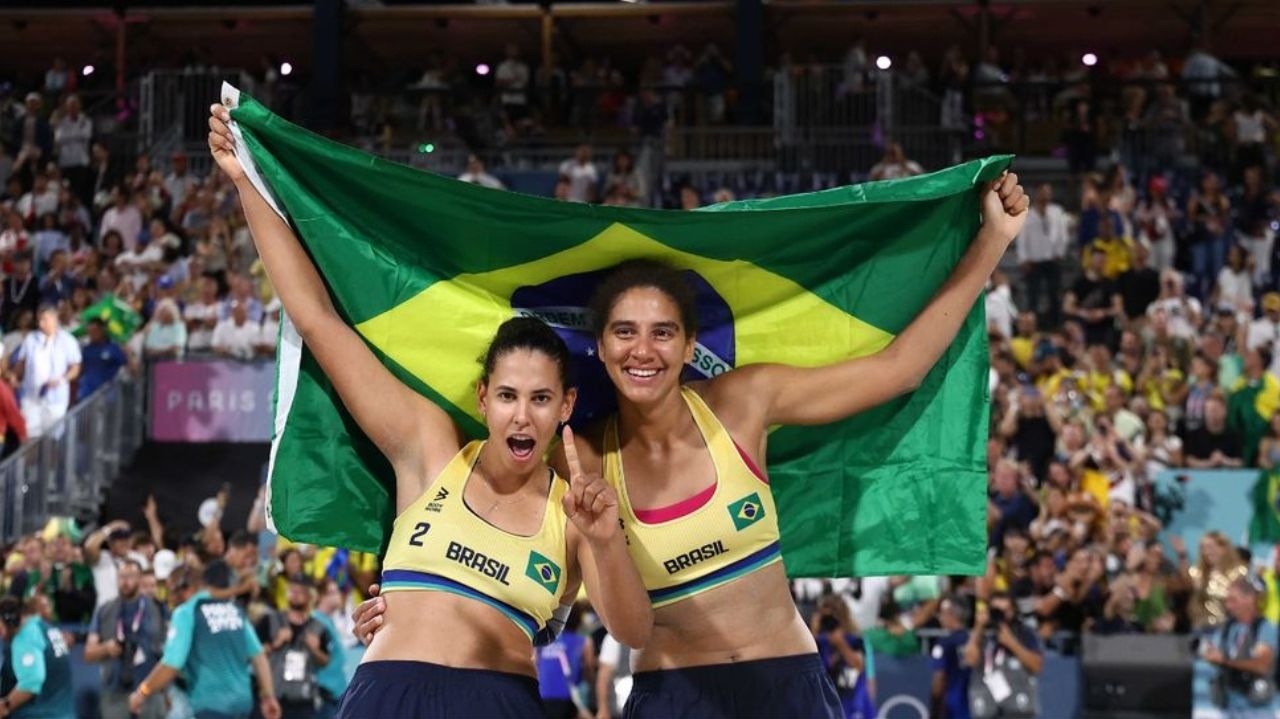 Ana Patrícia e Duda conquistam o ouro no vôlei de praia