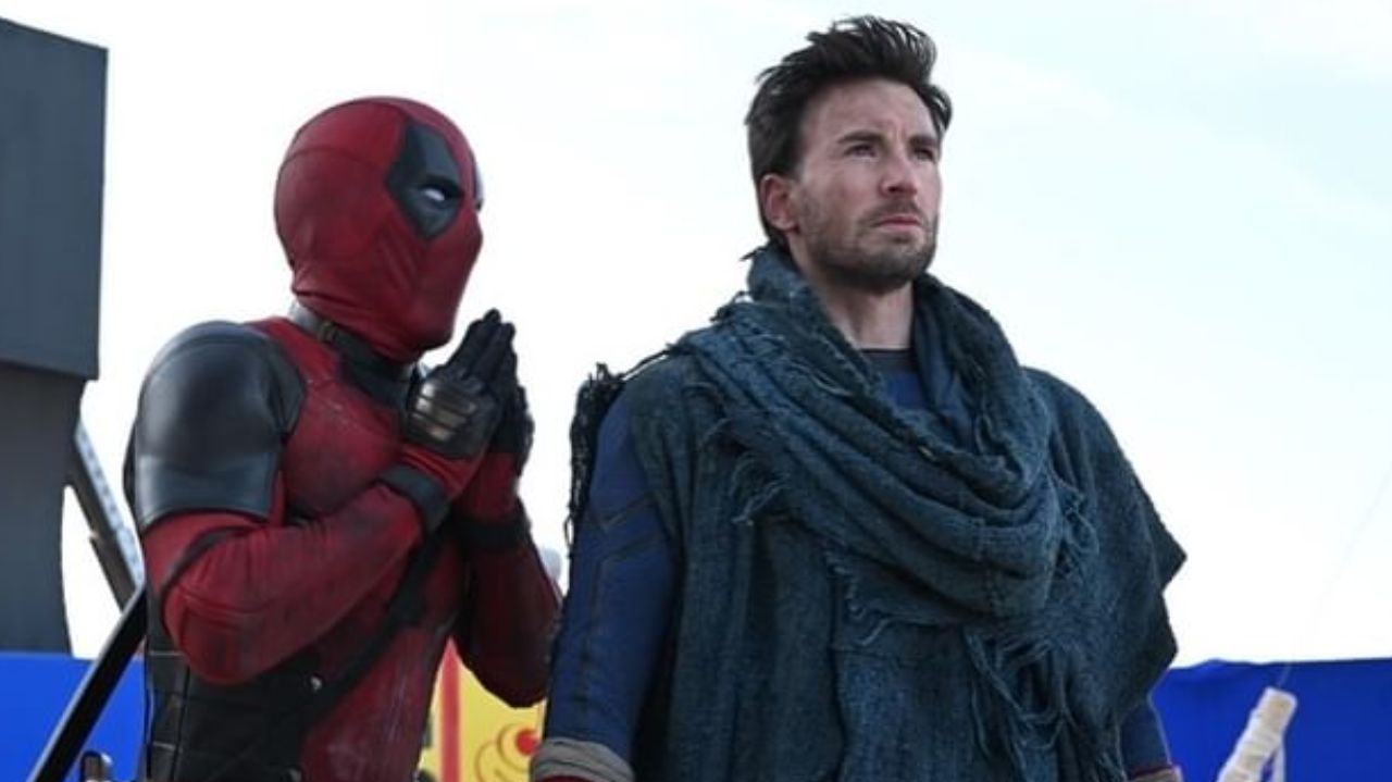 Ryan Reynolds elogia participação de Chris Evans em filme