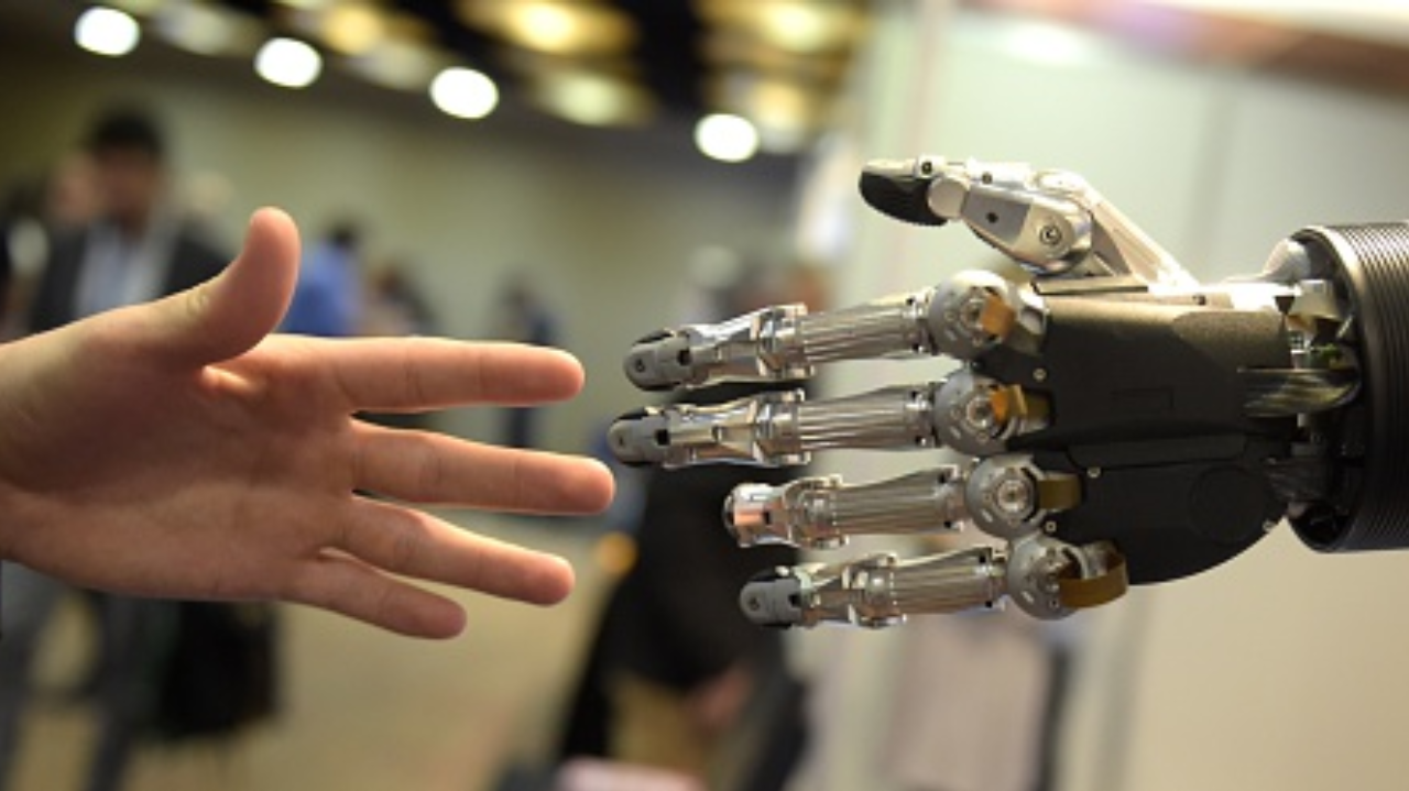 IA ajuda em recrutamento e governo conversa sobre regulamentação da tecnologia