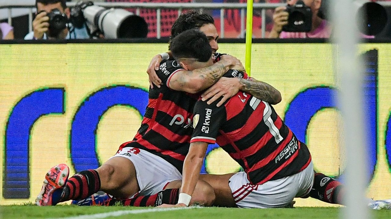 Flamengo vence Bolívar por 2 a 0 e larga na frente nas oitavas de final da Libertadores